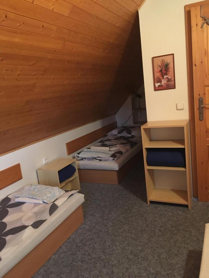 Chata u lesa Vyprachtice Bagian luar foto